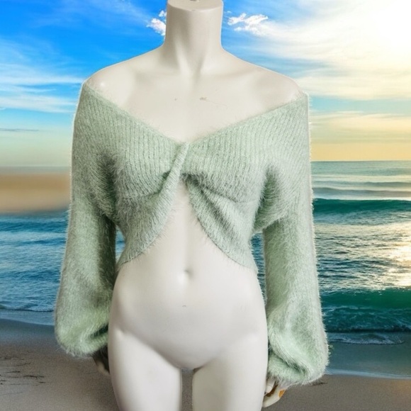 Boutique brand REBELS AND LOVERS fuzzy mint crossover crop top women’s medium - Picture 11 of 16